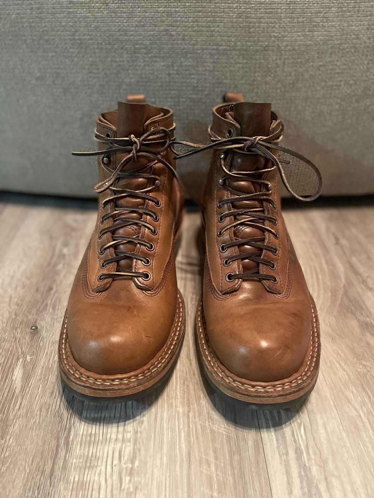 Photo by alecxreno on January 6, 2024 of the White's 350 Cutter in Horween Natural Chromexcel.