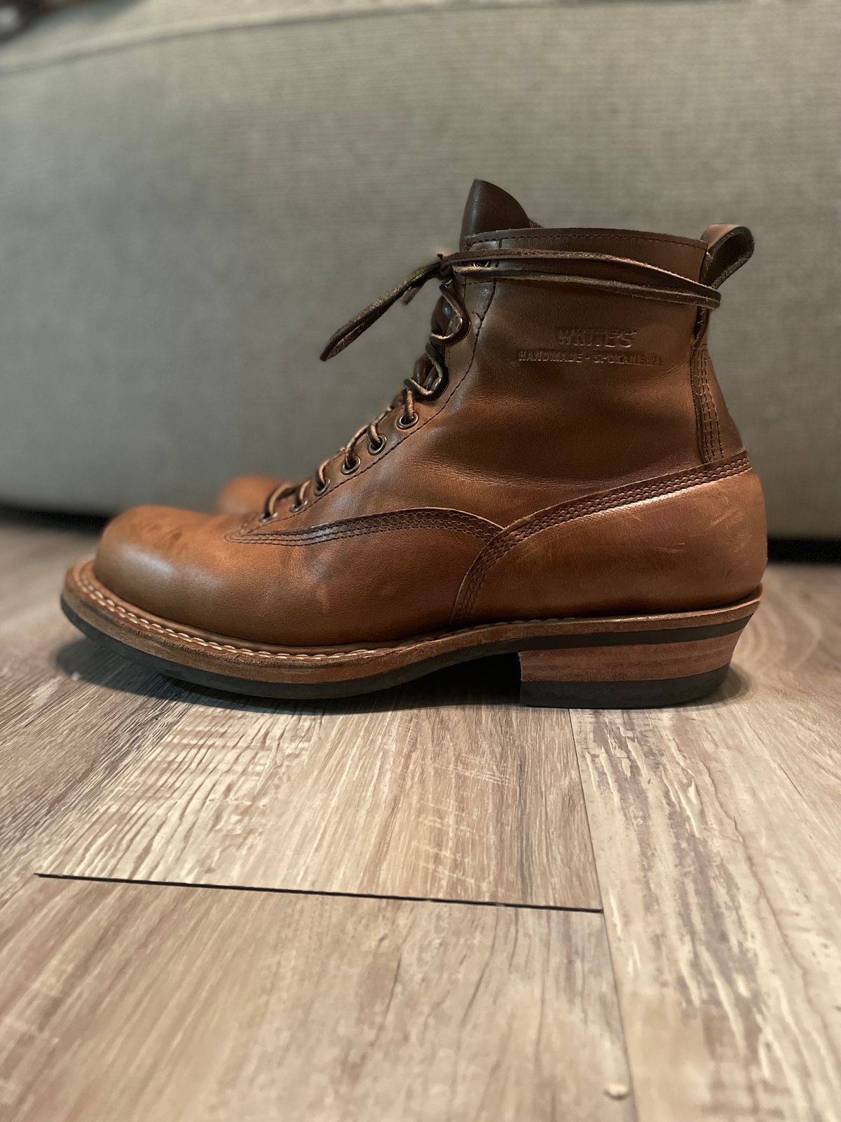 Photo by alecxreno on January 6, 2024 of the White's 350 Cutter in Horween Natural Chromexcel.