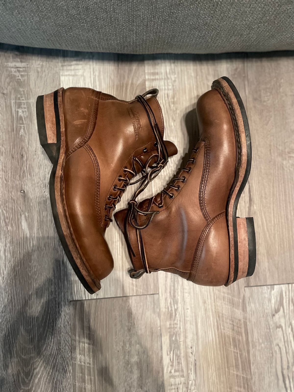 Photo by alecxreno on January 6, 2024 of the White's 350 Cutter in Horween Natural Chromexcel.