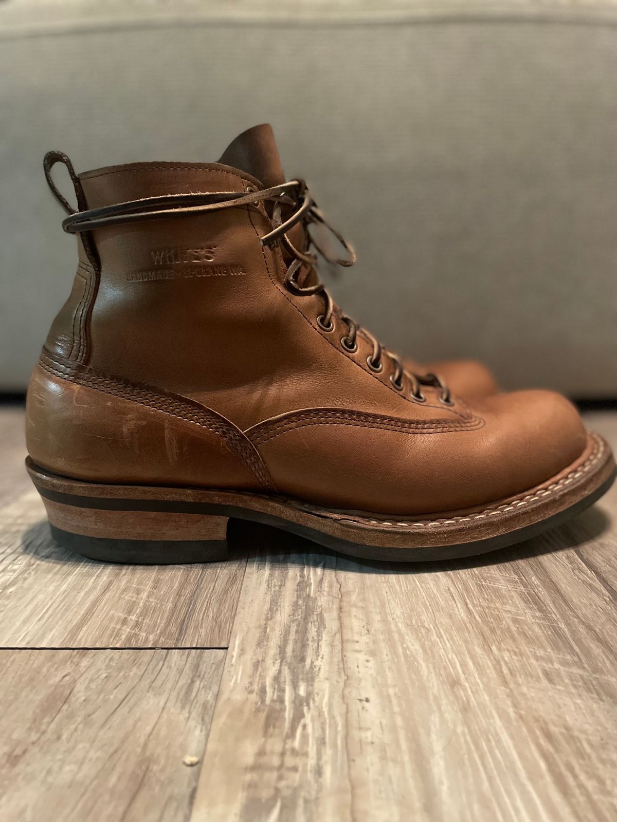 Photo by alecxreno on January 6, 2024 of the White's 350 Cutter in Horween Natural Chromexcel.