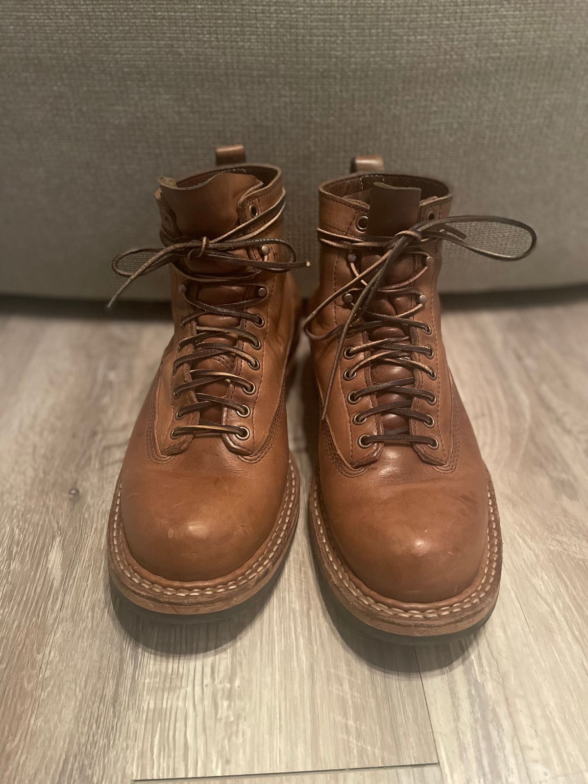 Photo by alecxreno on February 5, 2024 of the White's 350 Cutter in Horween Natural Chromexcel.