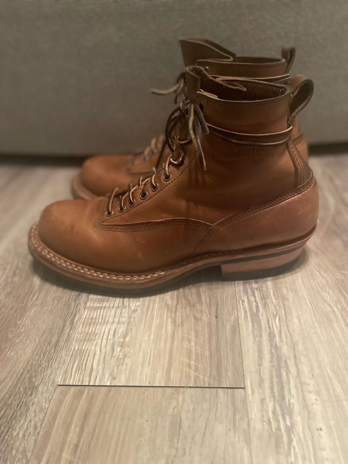 Photo by alecxreno on February 5, 2024 of the White's 350 Cutter in Horween Natural Chromexcel.