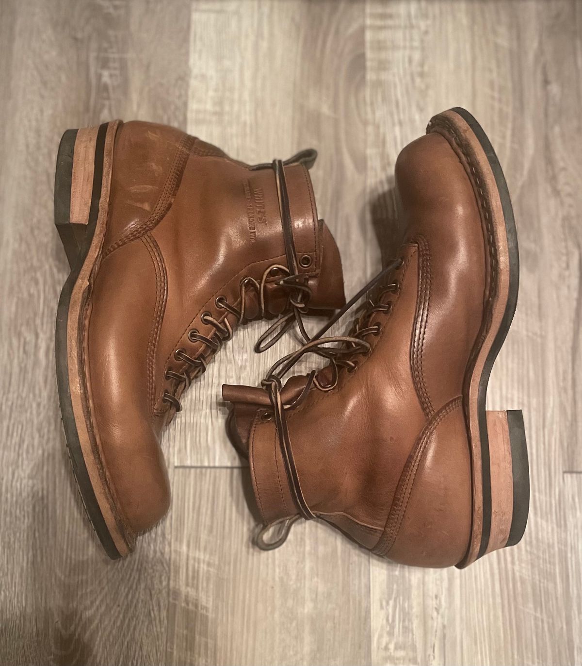 Photo by alecxreno on February 5, 2024 of the White's 350 Cutter in Horween Natural Chromexcel.