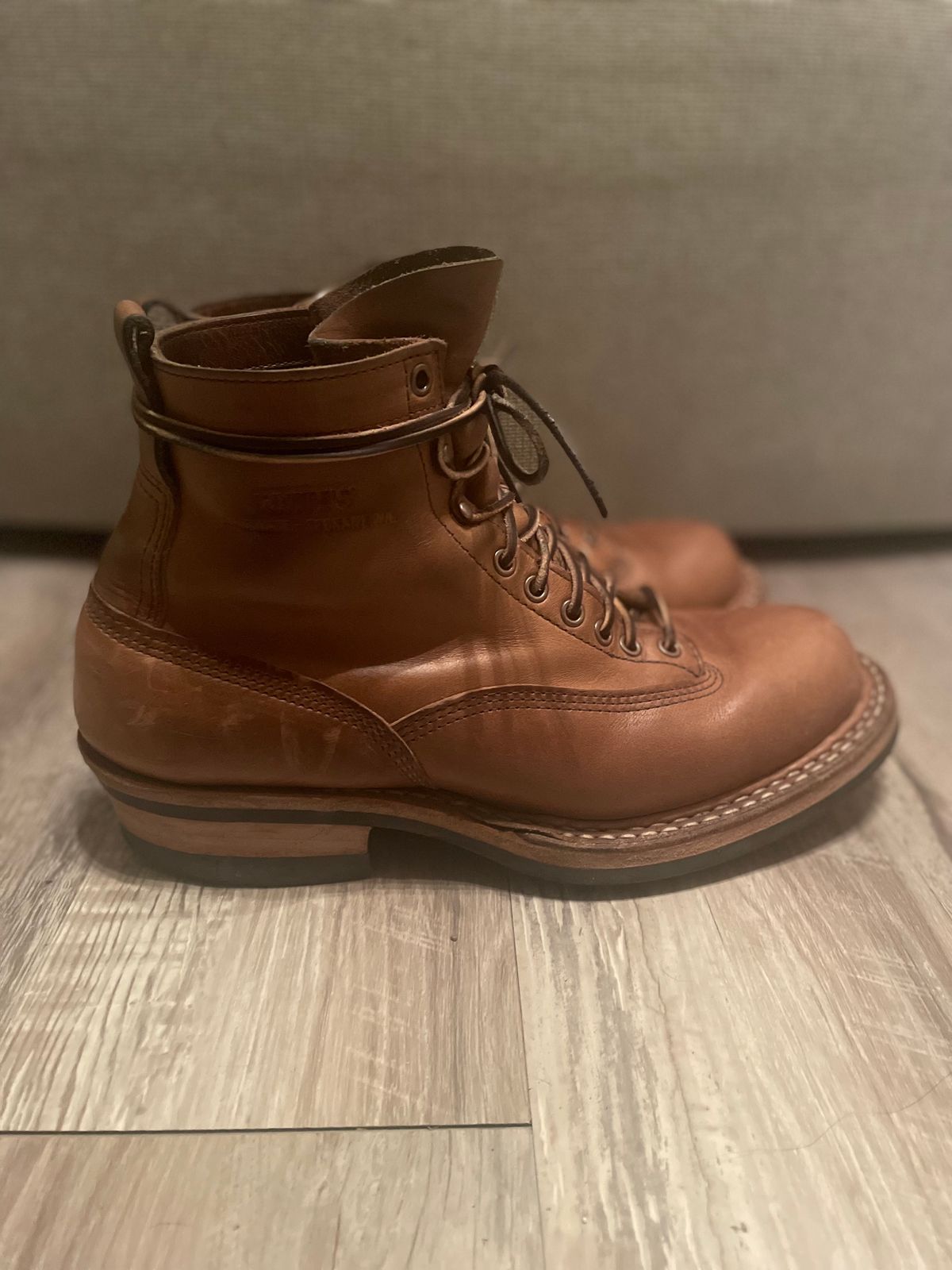Photo by alecxreno on February 5, 2024 of the White's 350 Cutter in Horween Natural Chromexcel.