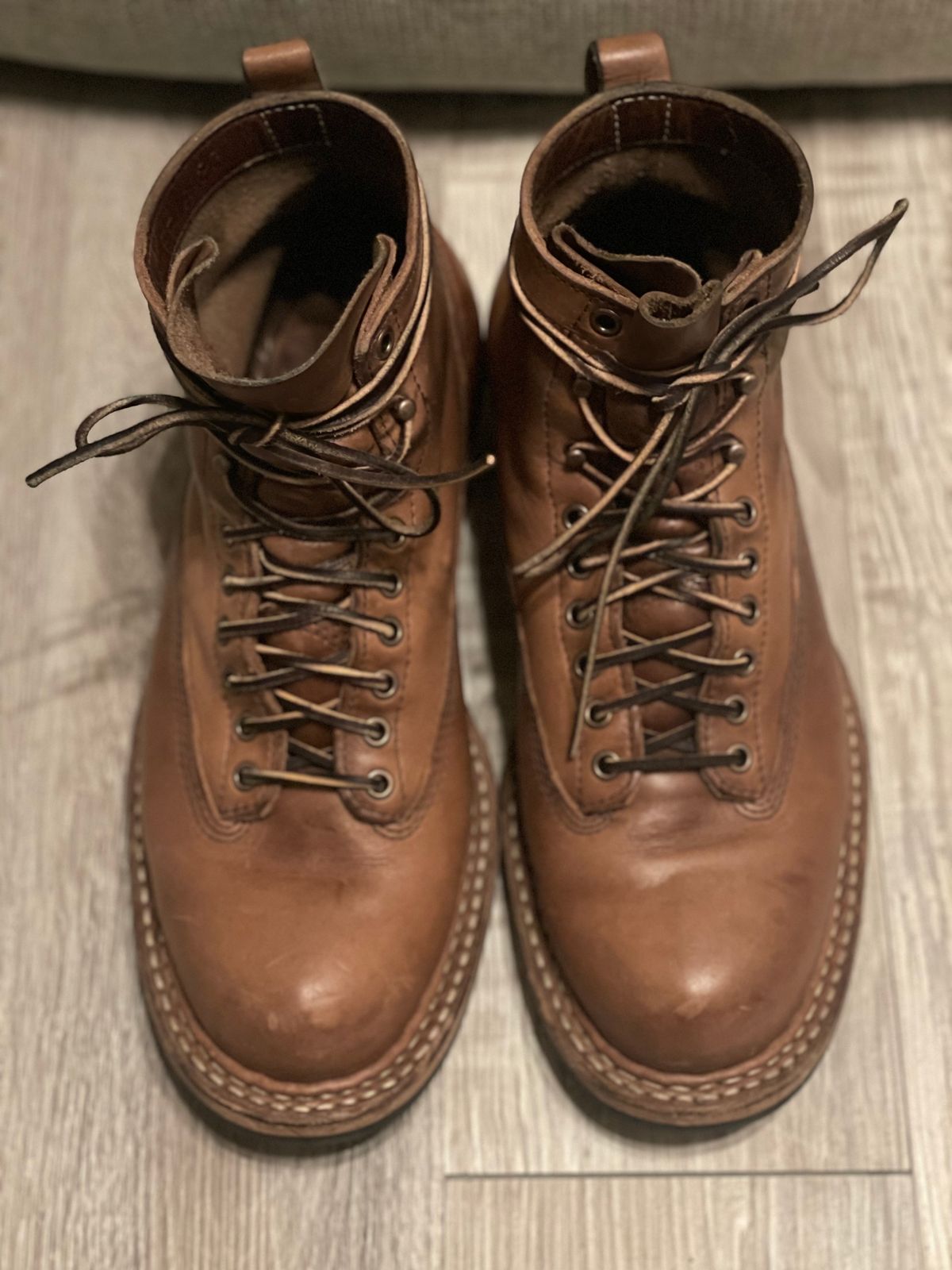 Photo by alecxreno on February 5, 2024 of the White's 350 Cutter in Horween Natural Chromexcel.