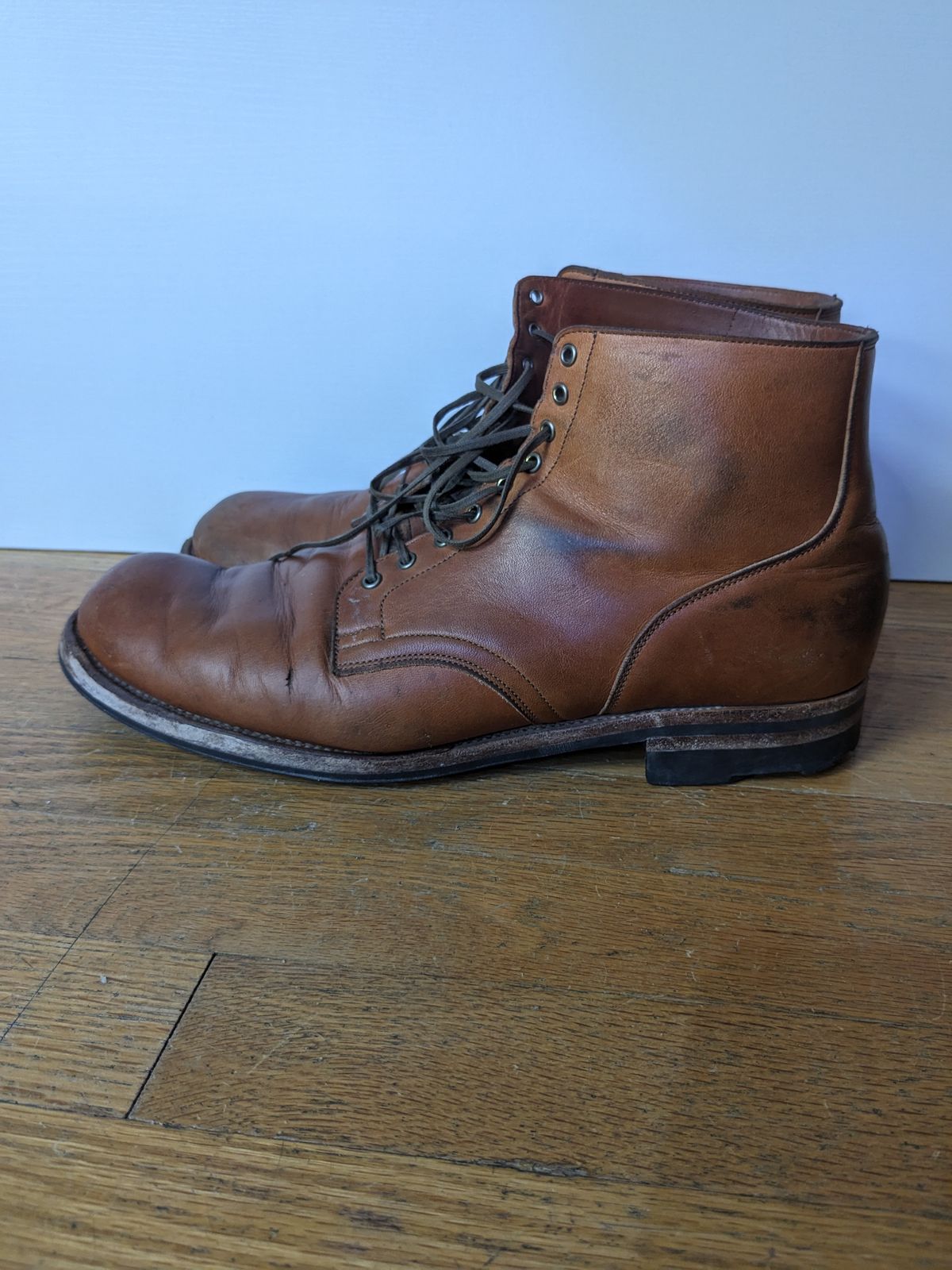 Photo by nared1267 on December 5, 2023 of the Viberg Service Boot in Shinki Beige Pony Latigo Horsehide.