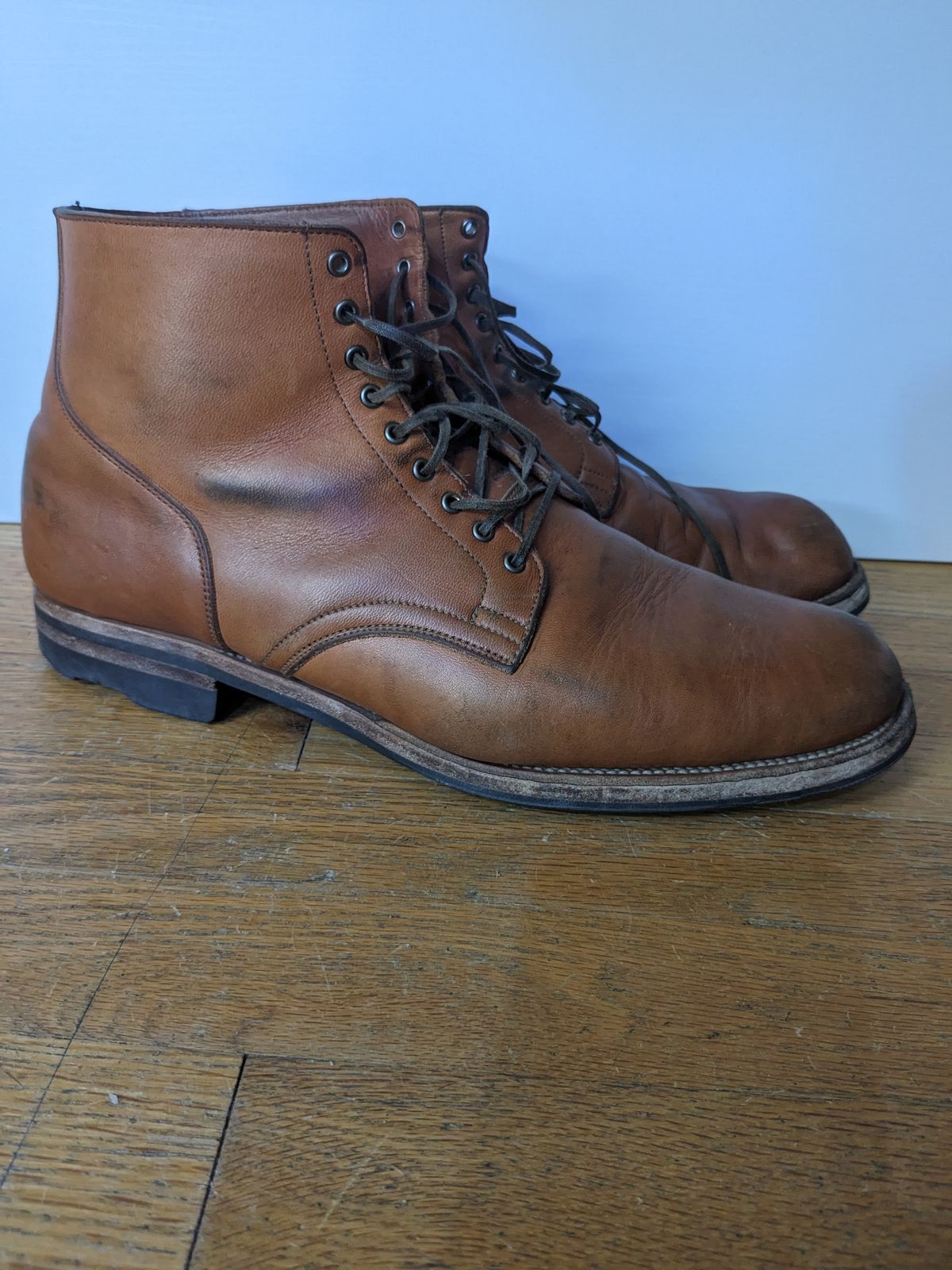 Photo by nared1267 on December 5, 2023 of the Viberg Service Boot in Shinki Beige Pony Latigo Horsehide.