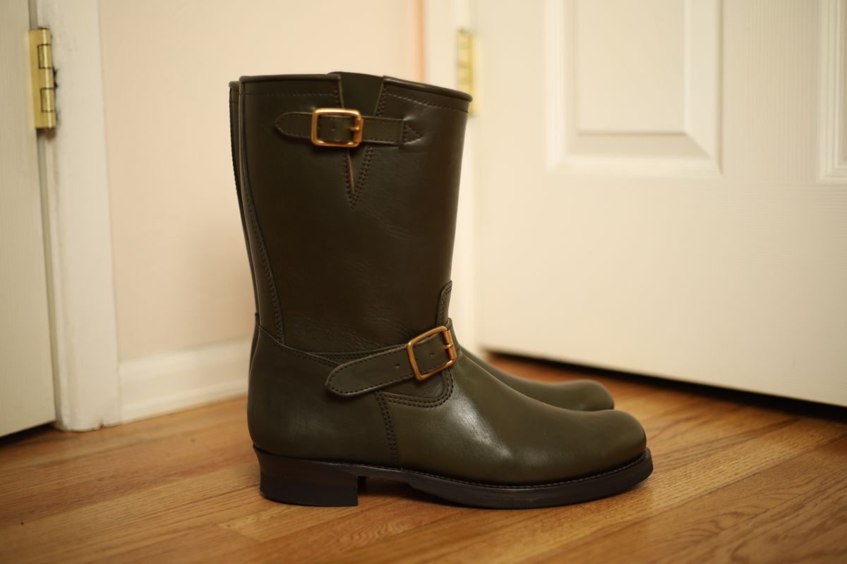 Photo by nared1267 on November 1, 2022 of the Y'2 Leather Engineer Boot in Olive Eco Horse.