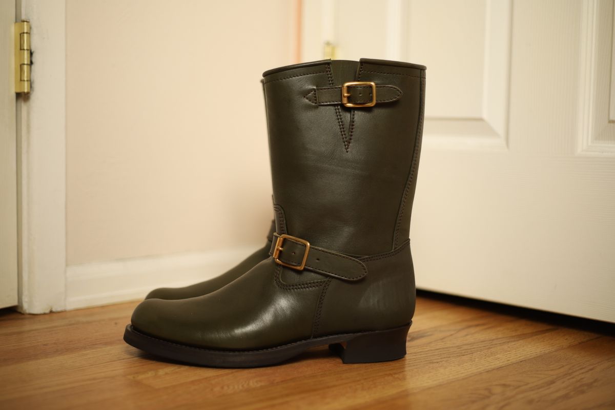 Photo by nared1267 on November 1, 2022 of the Y'2 Leather Engineer Boot in Olive Eco Horse.