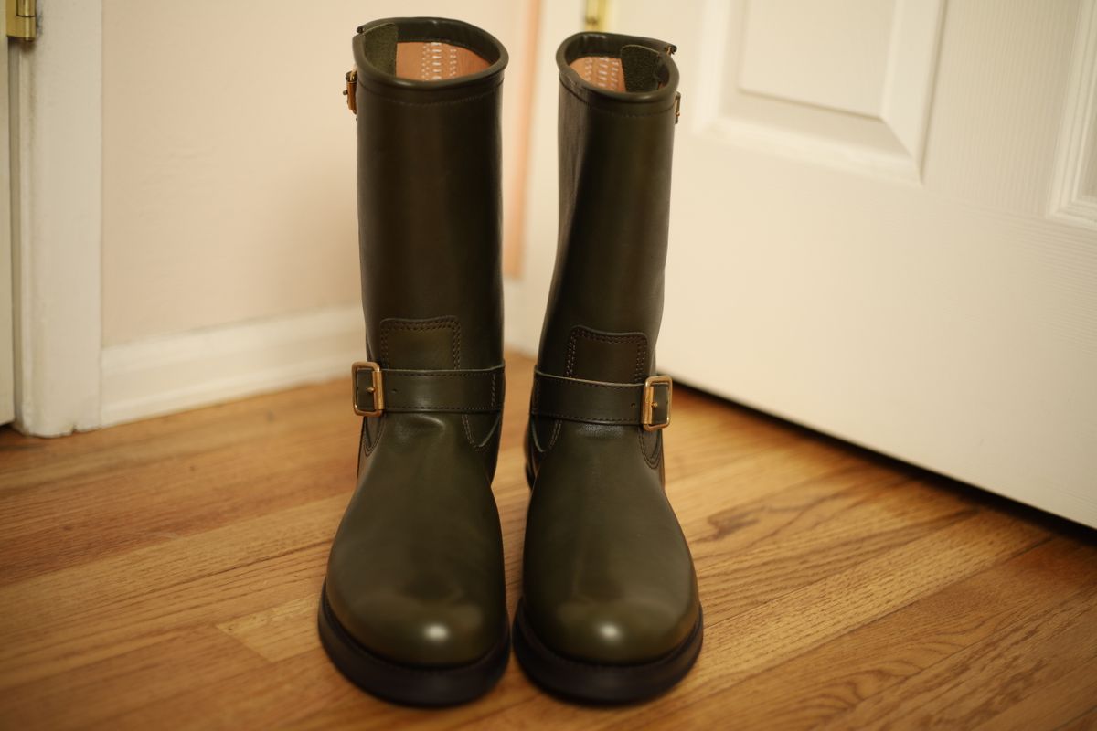 Photo by nared1267 on November 1, 2022 of the Y'2 Leather Engineer Boot in Olive Eco Horse.