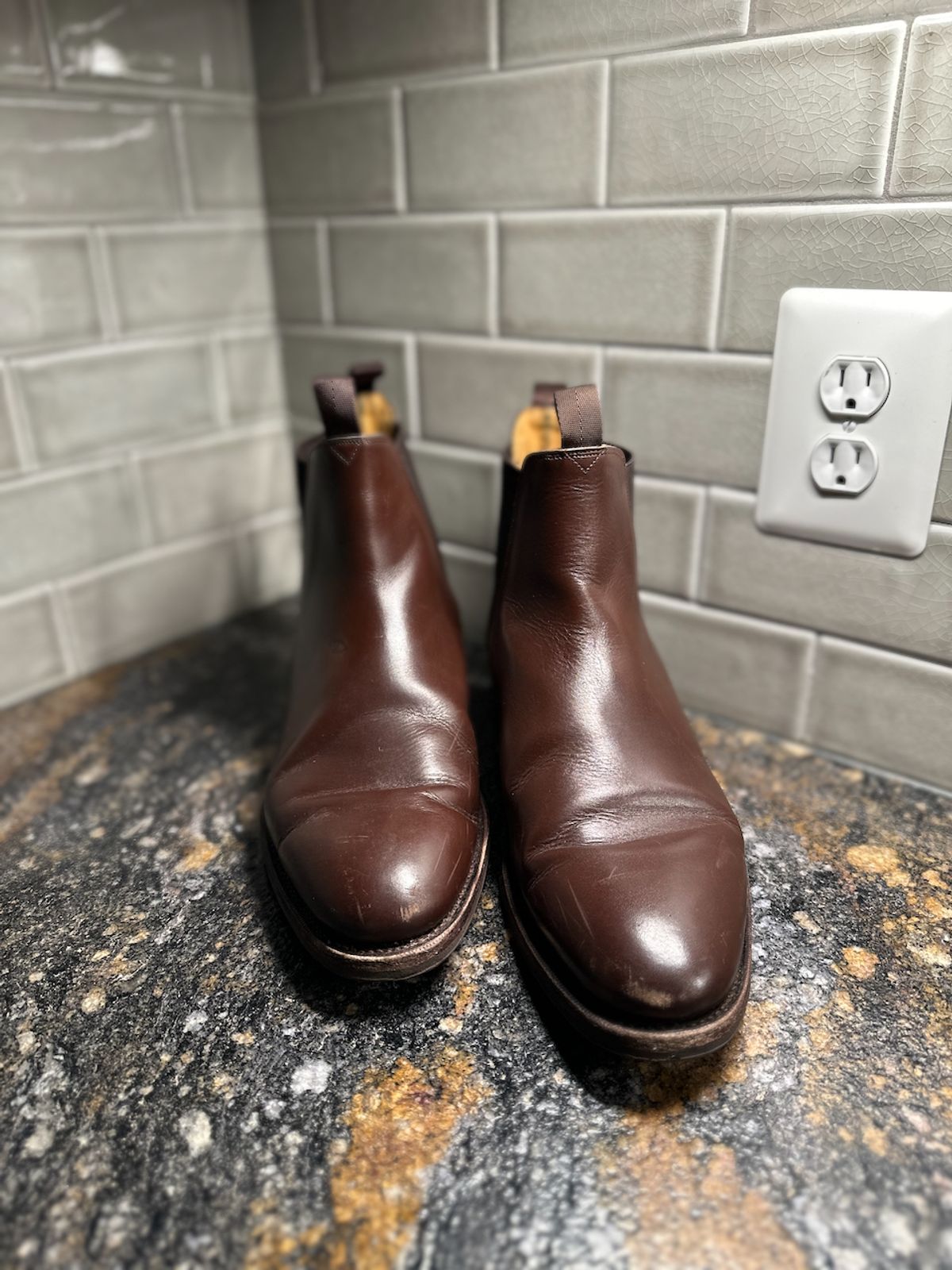 Photo by cows_electronico on December 5, 2023 of the Meermin Chelsea Boot in Du Puy Brown Box Calf.