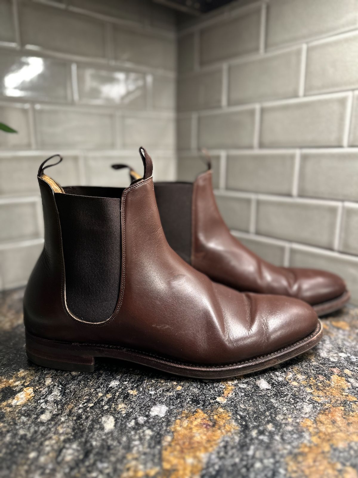 Photo by cows_electronico on December 5, 2023 of the Meermin Chelsea Boot in Du Puy Brown Box Calf.