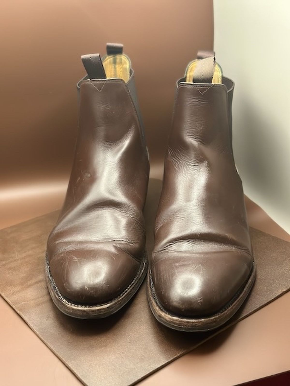 Photo by cows_electronico on March 6, 2024 of the Meermin Chelsea Boot in Du Puy Brown Box Calf.