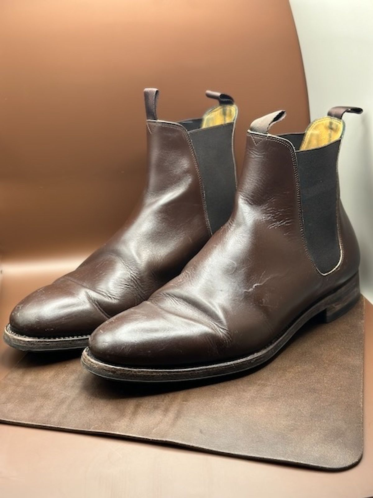 Photo by cows_electronico on March 6, 2024 of the Meermin Chelsea Boot in Du Puy Brown Box Calf.