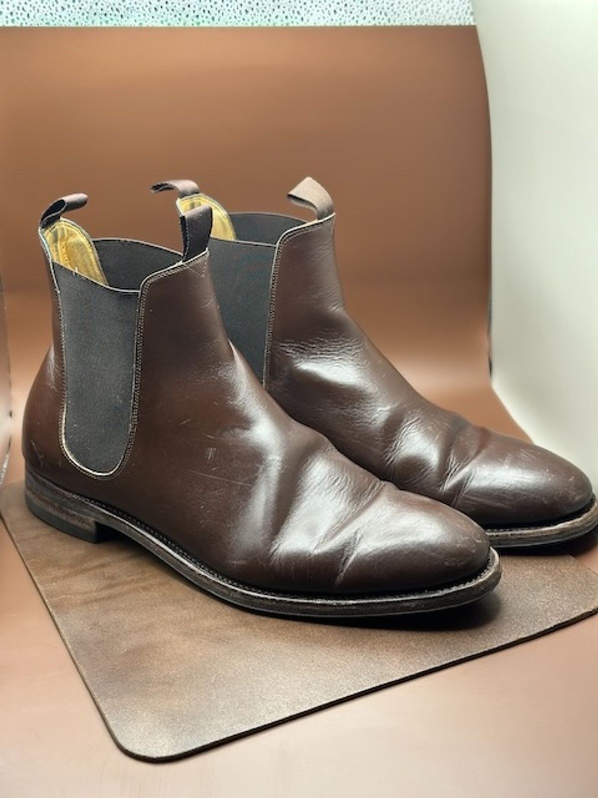 Photo by cows_electronico on March 6, 2024 of the Meermin Chelsea Boot in Du Puy Brown Box Calf.