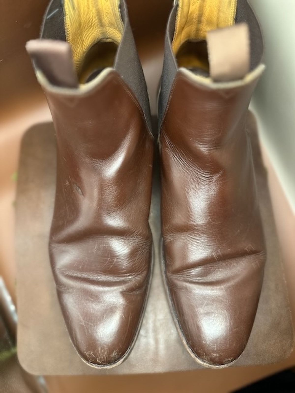 Photo by cows_electronico on March 6, 2024 of the Meermin Chelsea Boot in Du Puy Brown Box Calf.