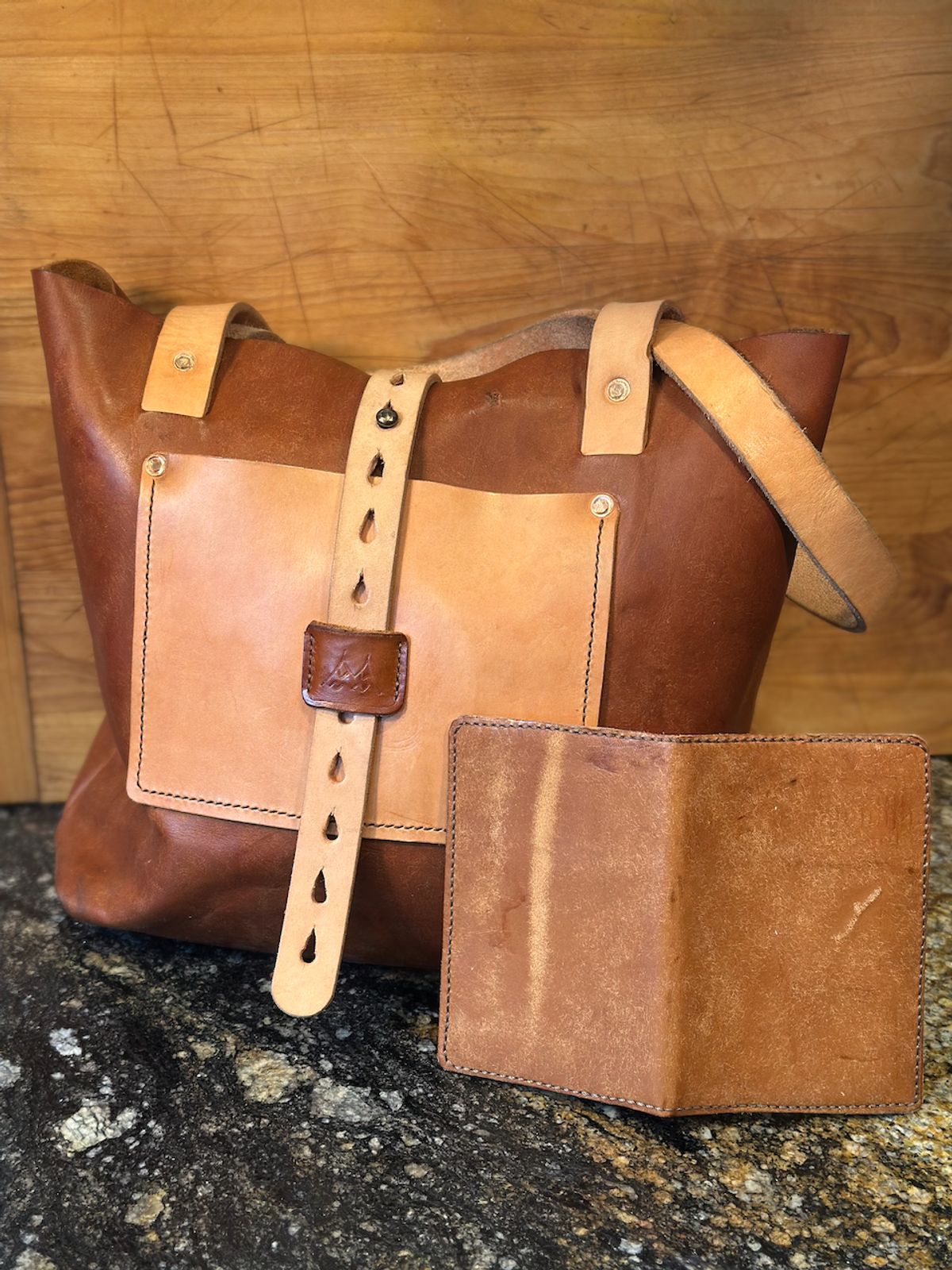 Photo by cows_electronico on December 5, 2025 of the Swampoodle Homemade Goods Tote Bag and Field Notes Cover Combo in Conceria Walpier Natural Mud Rustic Vachetta & Supernatural Natural Veg Tan.