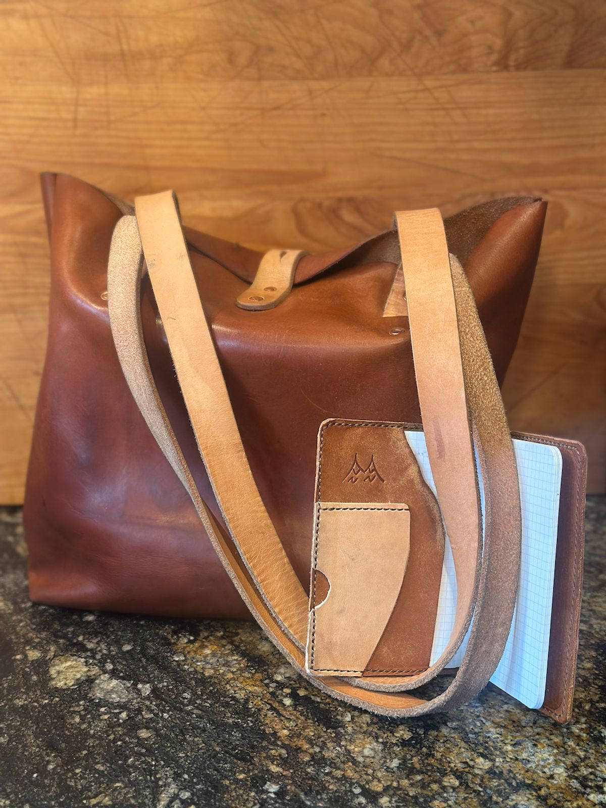 Photo by cows_electronico on January 5, 2026 of the Swampoodle Homemade Goods Tote Bag and Field Notes Cover Combo in Conceria Walpier Natural Mud Rustic Vachetta & Supernatural Natural Veg Tan.