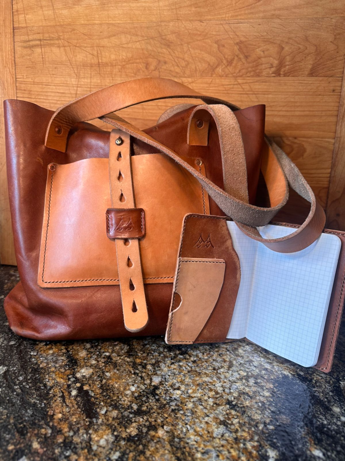Photo by cows_electronico on February 4, 2026 of the Swampoodle Homemade Goods Tote Bag and Field Notes Cover Combo in Conceria Walpier Natural Mud Rustic Vachetta & Supernatural Natural Veg Tan.