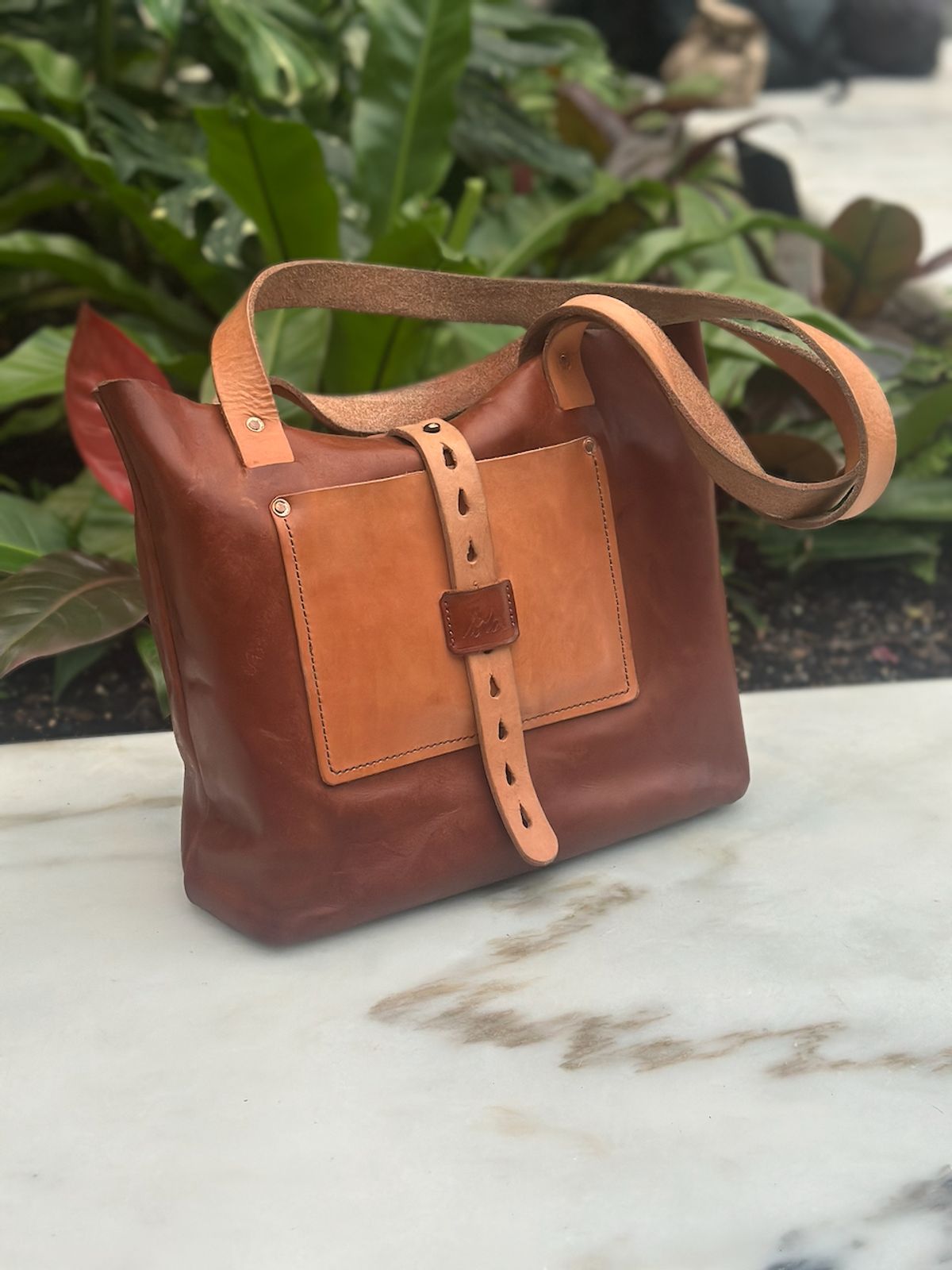 Photo by cows_electronico on January 11, 2026 of the Swampoodle Homemade Goods Tote Bag and Field Notes Cover Combo in Conceria Walpier Natural Mud Rustic Vachetta & Supernatural Natural Veg Tan.