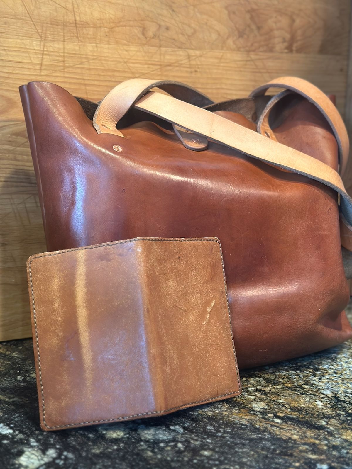 Photo by cows_electronico on March 4, 2026 of the Swampoodle Homemade Goods Tote Bag and Field Notes Cover Combo in Conceria Walpier Natural Mud Rustic Vachetta & Supernatural Natural Veg Tan.