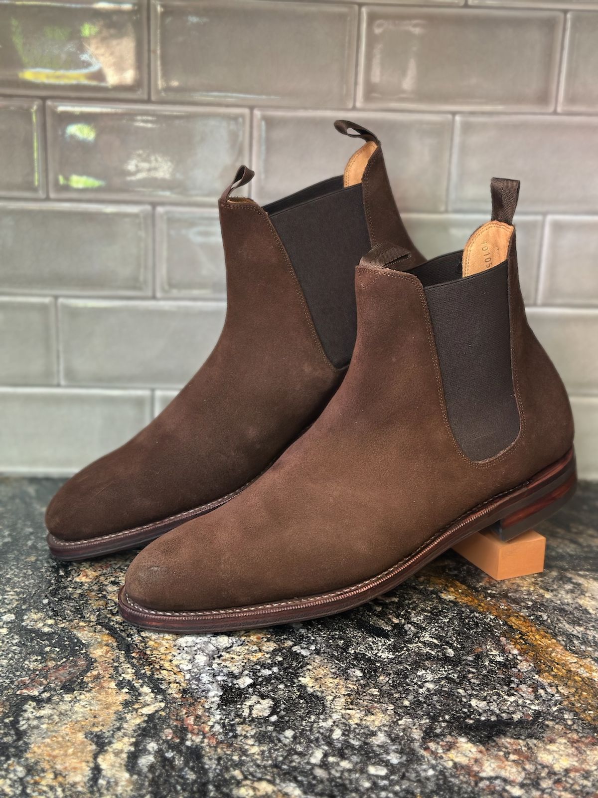 Photo by cows_electronico on October 6, 2025 of the Meermin Chelsea Boot in C.F. Stead Brown Repello Calf Suede.