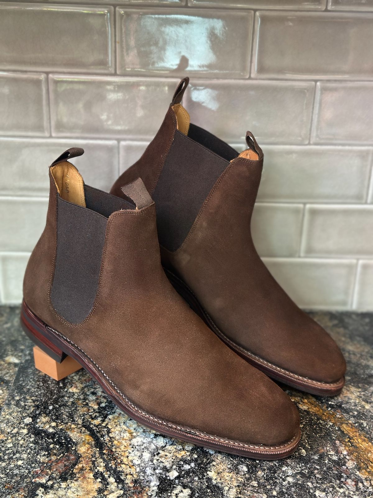 Photo by cows_electronico on October 6, 2025 of the Meermin Chelsea Boot in C.F. Stead Brown Repello Calf Suede.