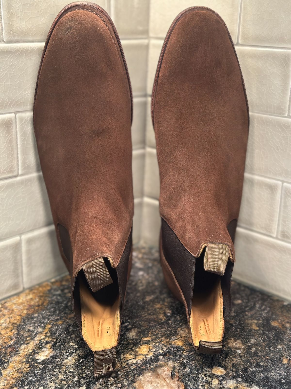 Photo by cows_electronico on October 2, 2025 of the Meermin Chelsea Boot in C.F. Stead Brown Repello Calf Suede.