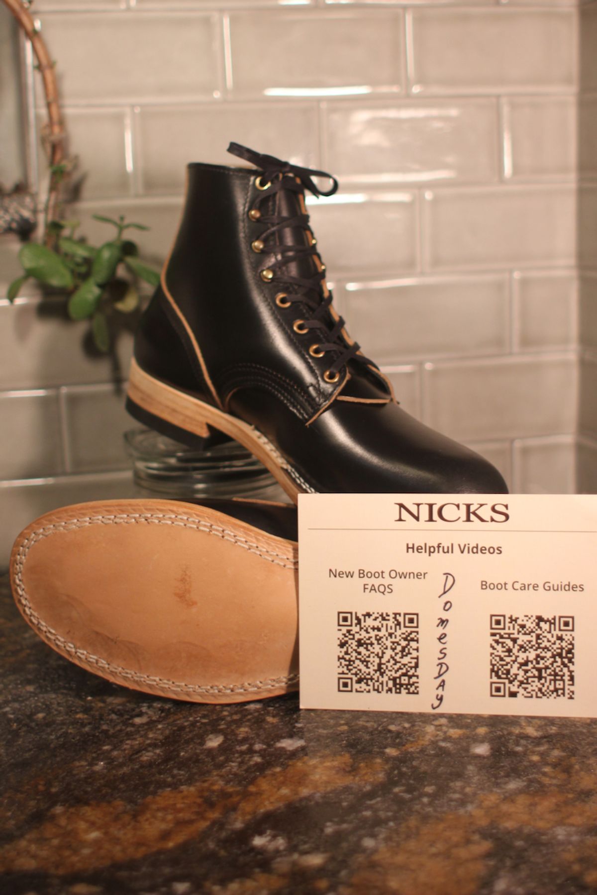 Photo by cows_electronico on October 1, 2024 of the Nicks Free Range in Horween Black Teacore Chromexcel.