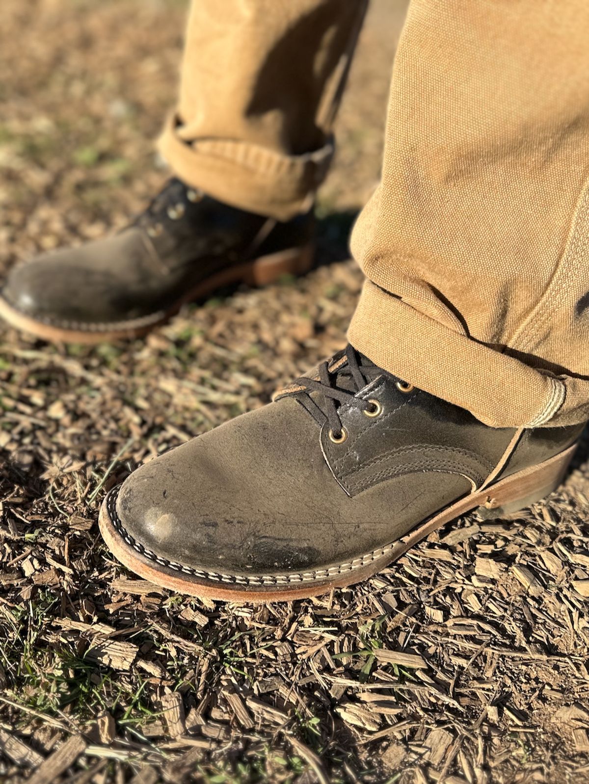 Photo by cows_electronico on November 5, 2024 of the Nicks Free Range in Horween Black Teacore Chromexcel.