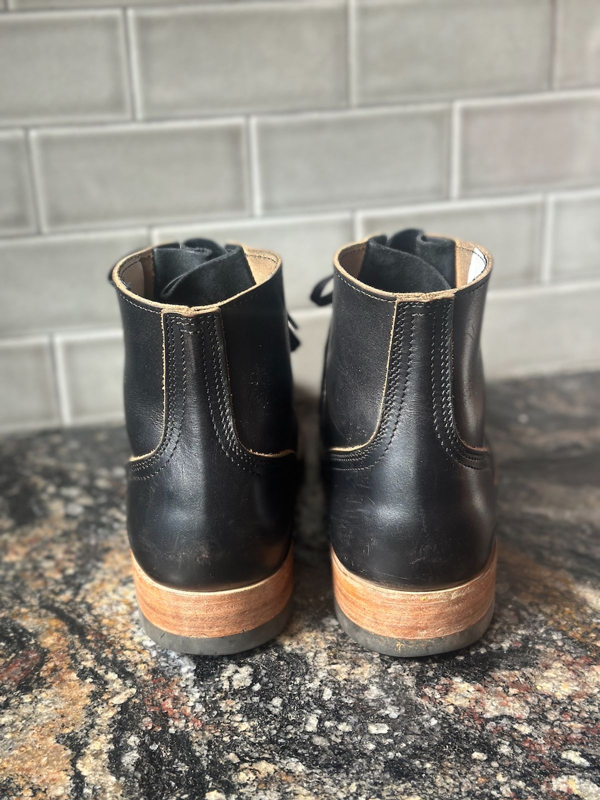Photo by cows_electronico on November 5, 2024 of the Nicks Free Range in Horween Black Teacore Chromexcel.