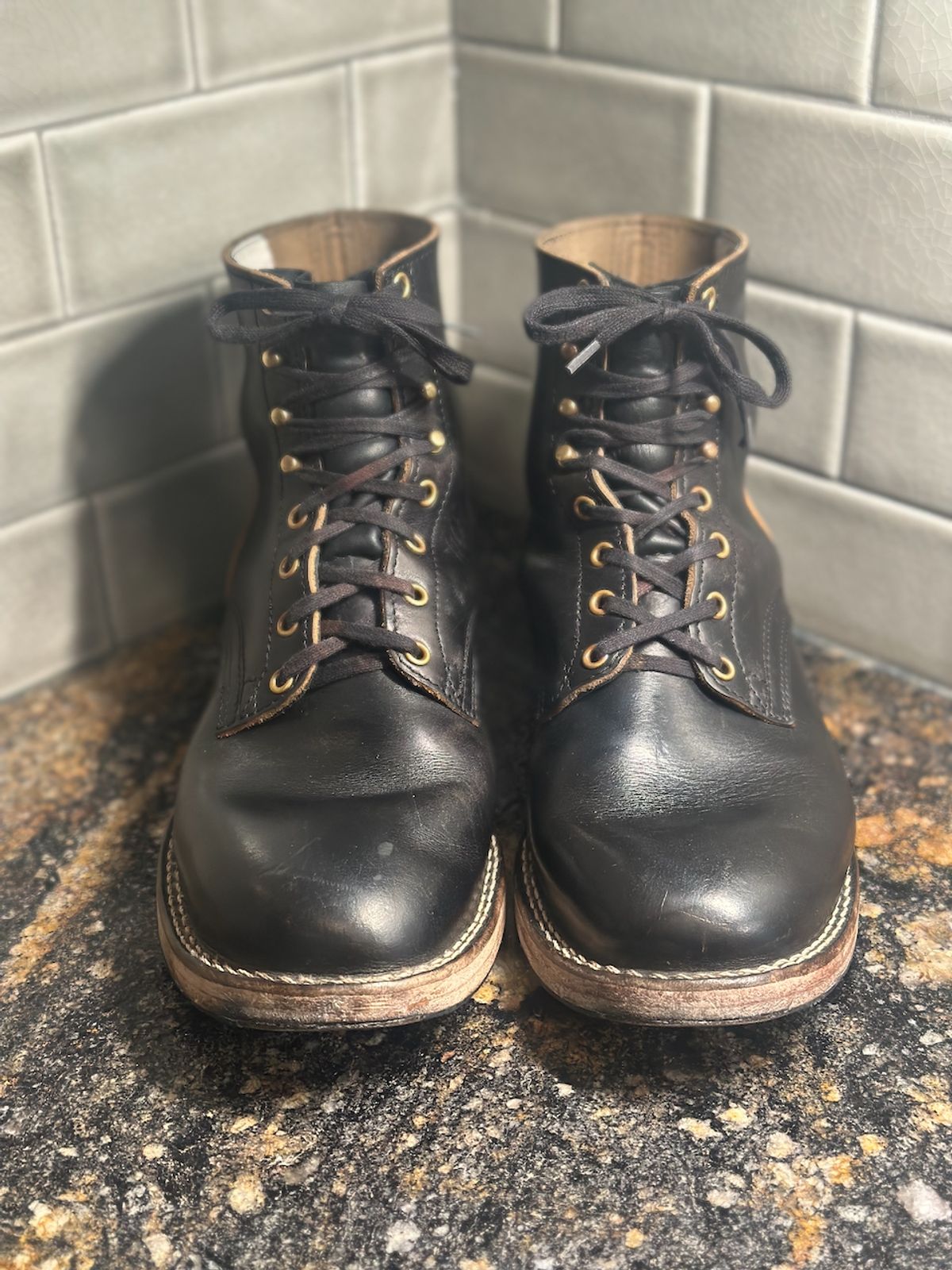 Photo by cows_electronico on January 6, 2025 of the Nicks Free Range in Horween Black Teacore Chromexcel.