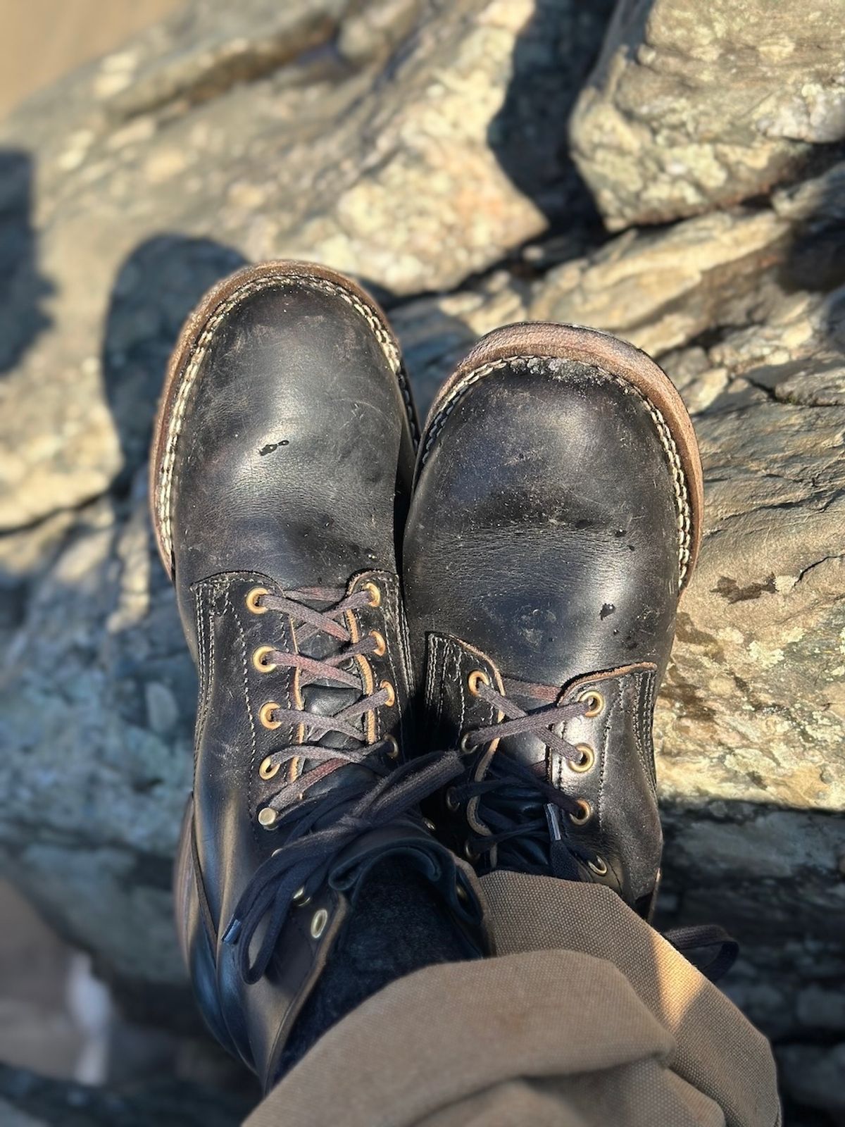 Photo by cows_electronico on January 17, 2025 of the Nicks Free Range in Horween Black Teacore Chromexcel.
