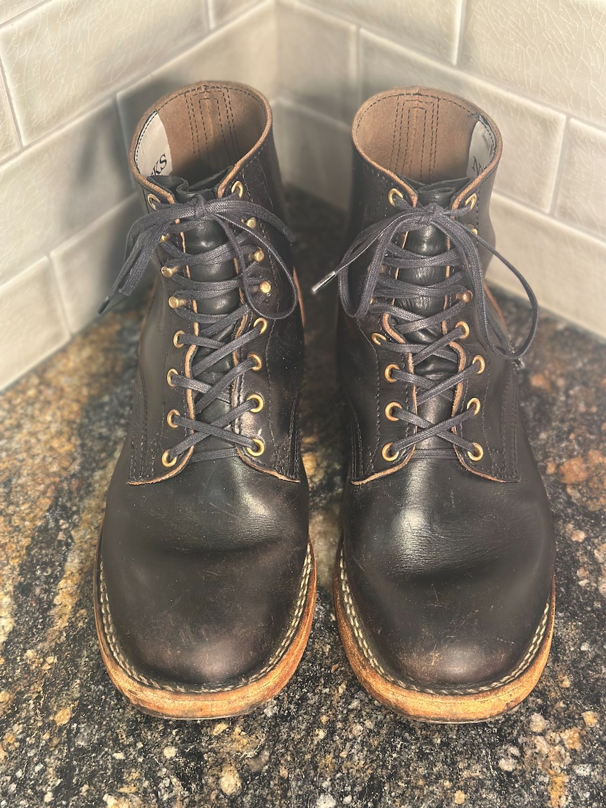 Photo by cows_electronico on March 2, 2025 of the Nicks Free Range in Horween Black Teacore Chromexcel.