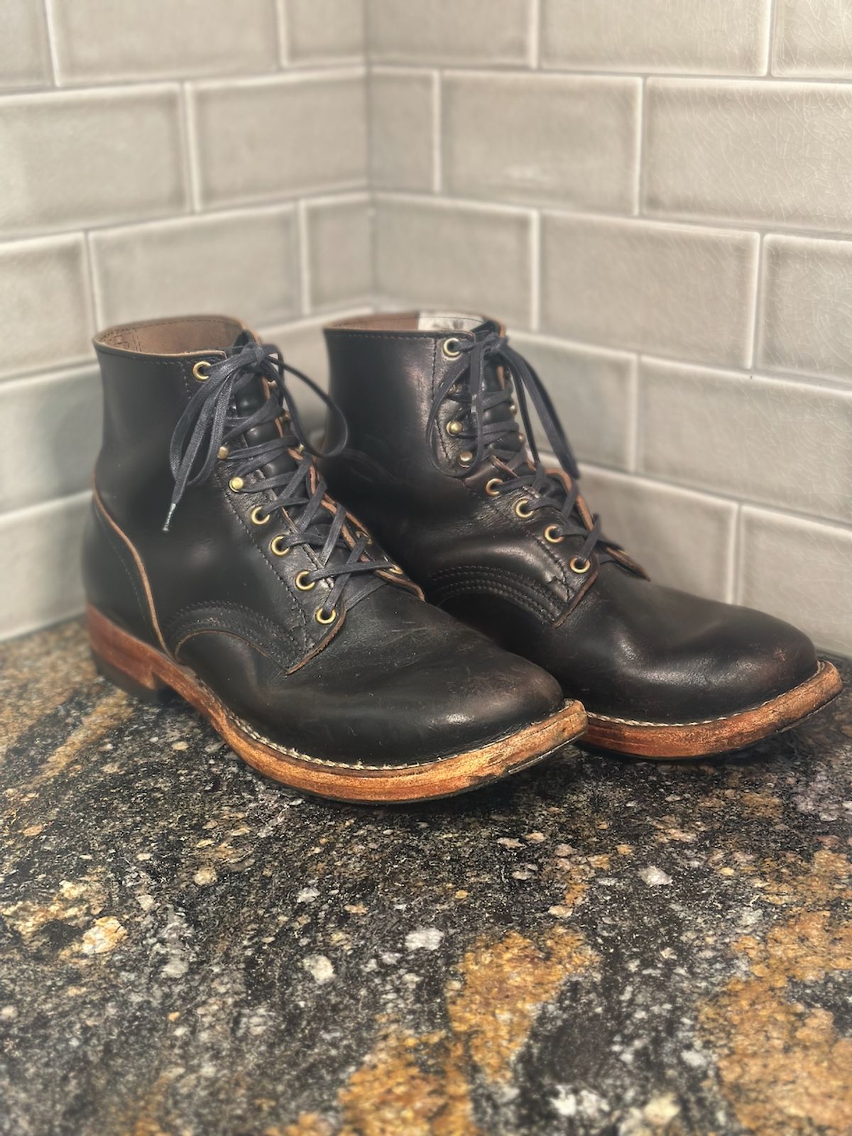 Photo by cows_electronico on March 2, 2025 of the Nicks Free Range in Horween Black Teacore Chromexcel.