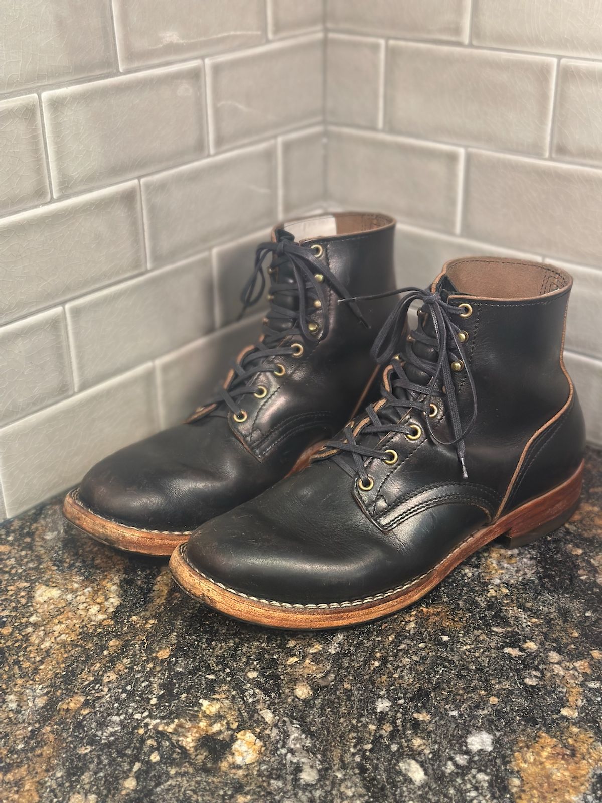 Photo by cows_electronico on March 2, 2025 of the Nicks Free Range in Horween Black Teacore Chromexcel.