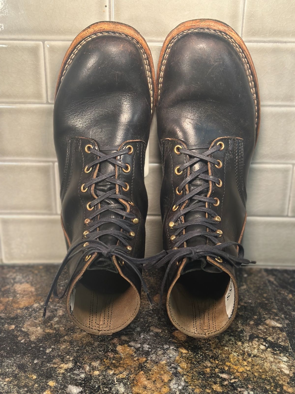 Photo by cows_electronico on March 2, 2025 of the Nicks Free Range in Horween Black Teacore Chromexcel.
