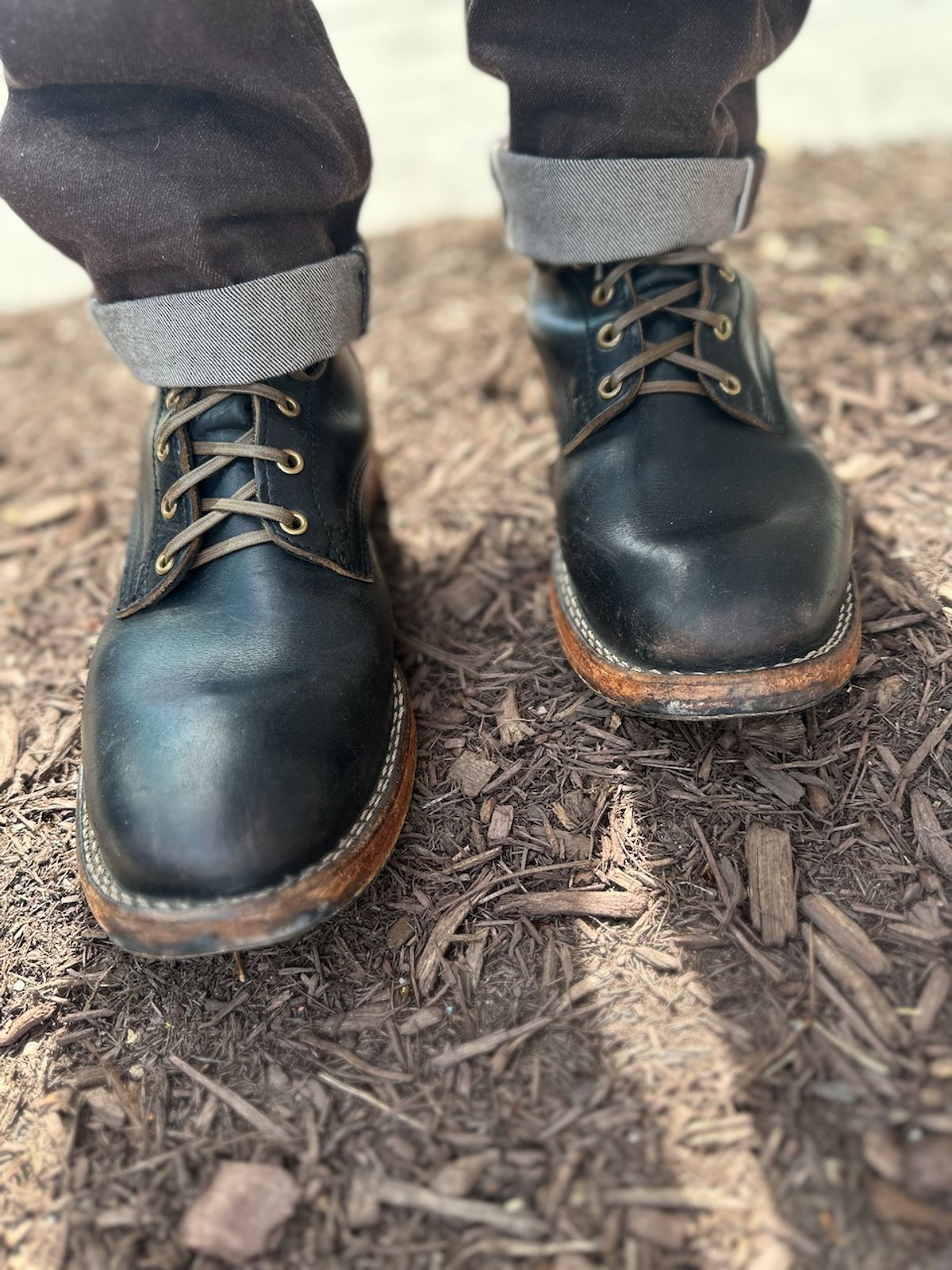 Photo by cows_electronico on March 23, 2025 of the Nicks Free Range in Horween Black Teacore Chromexcel.