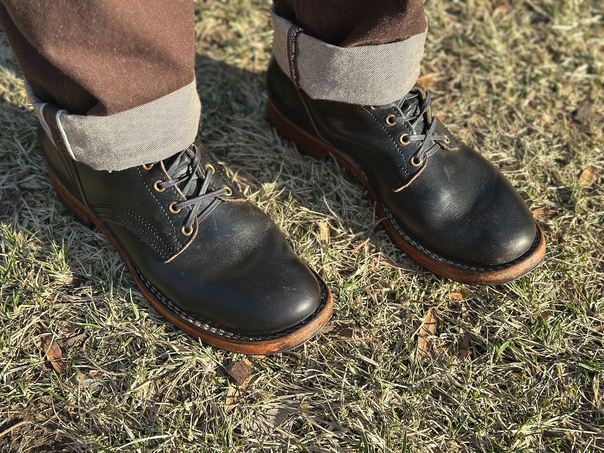 Photo by cows_electronico on March 8, 2025 of the Nicks Free Range in Horween Black Teacore Chromexcel.