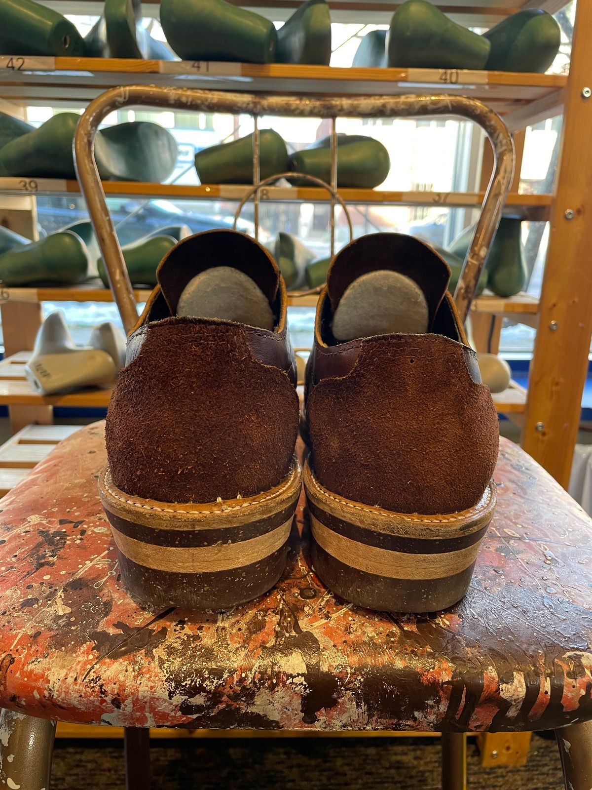 Photo by powerserge on December 3, 2022 of the Self-Made Work Oxford in LaBelle Supply Walnut Oil Tanned Loggertan.