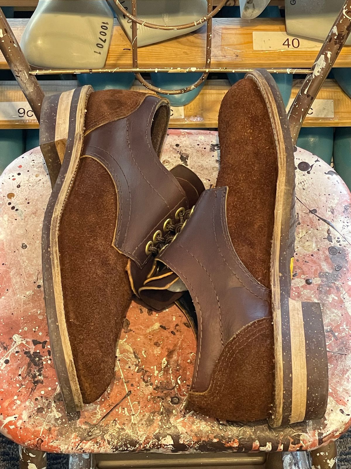 Photo by powerserge on December 3, 2022 of the Self-Made Work Oxford in LaBelle Supply Walnut Oil Tanned Loggertan.