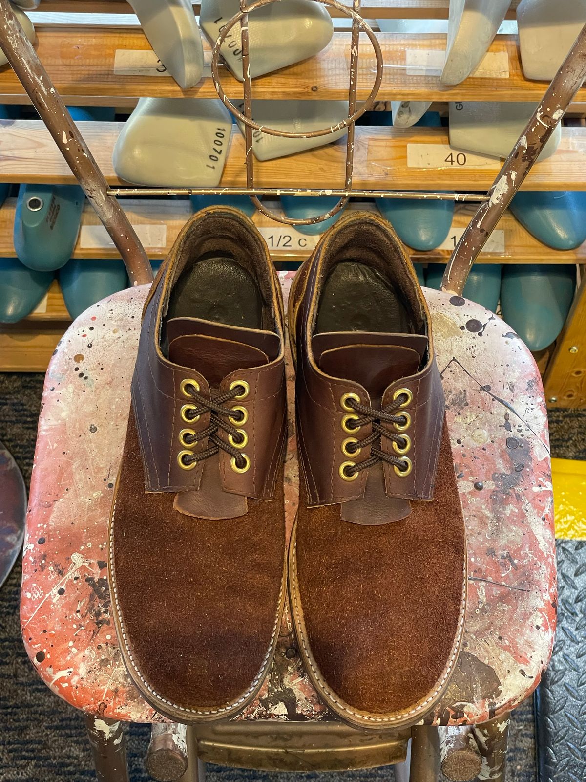 Photo by powerserge on December 3, 2022 of the Self-Made Work Oxford in LaBelle Supply Walnut Oil Tanned Loggertan.