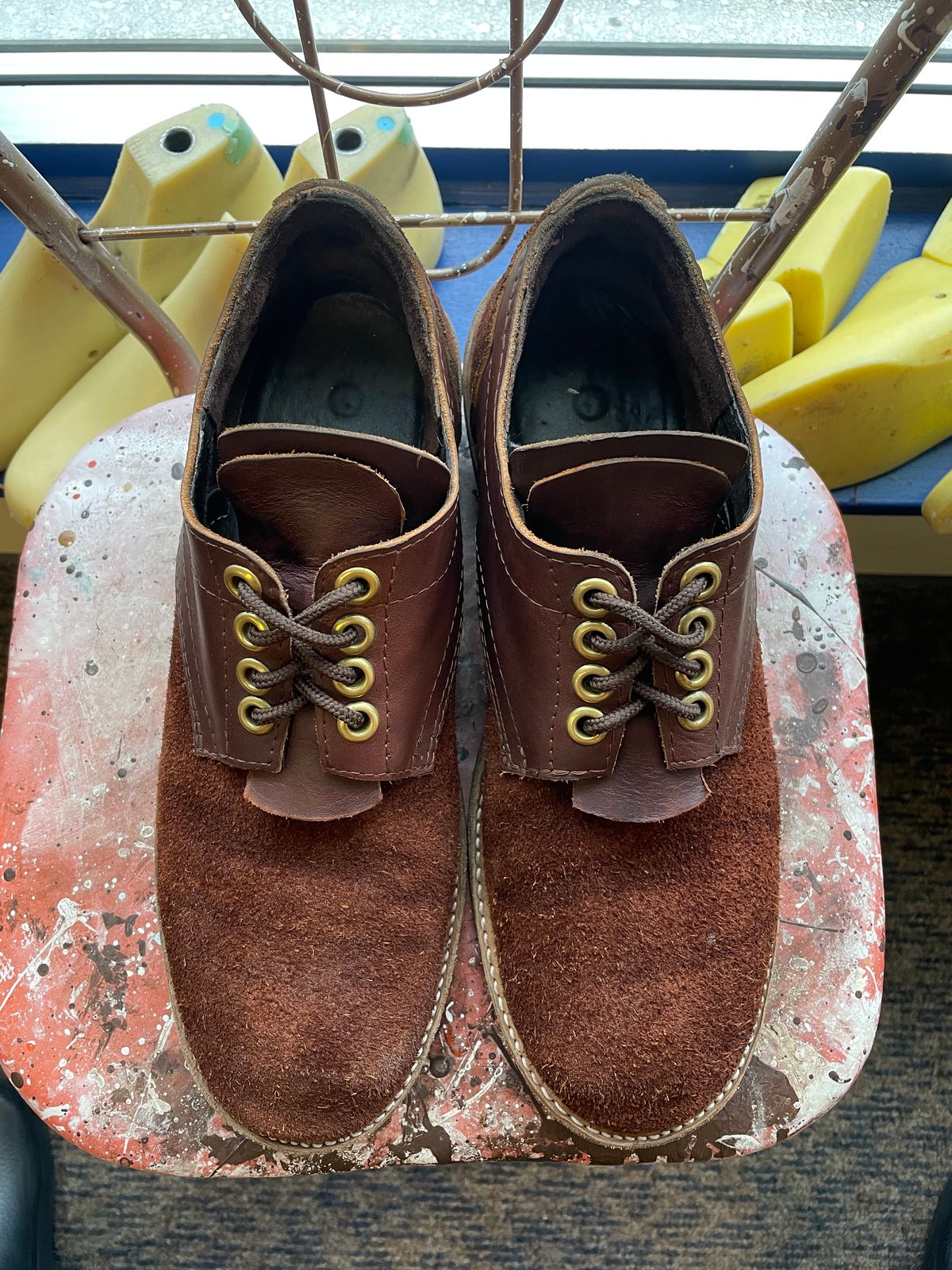 Photo by powerserge on February 5, 2023 of the Self-Made Work Oxford in LaBelle Supply Walnut Oil Tanned Loggertan.