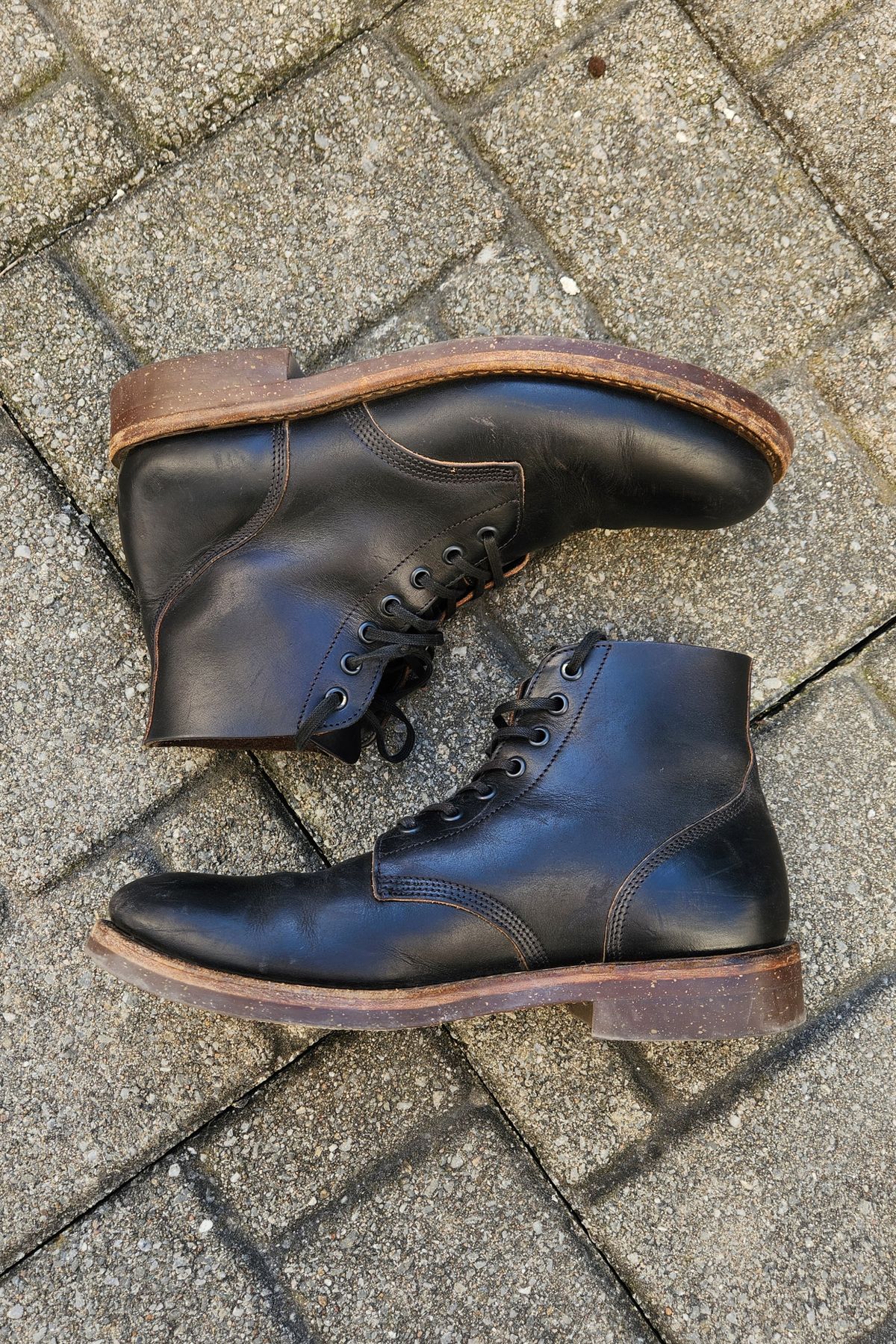 Photo by som1 on August 7, 2024 of the Oak Street Bootmakers Field Boot in Horween Black Chromexcel.