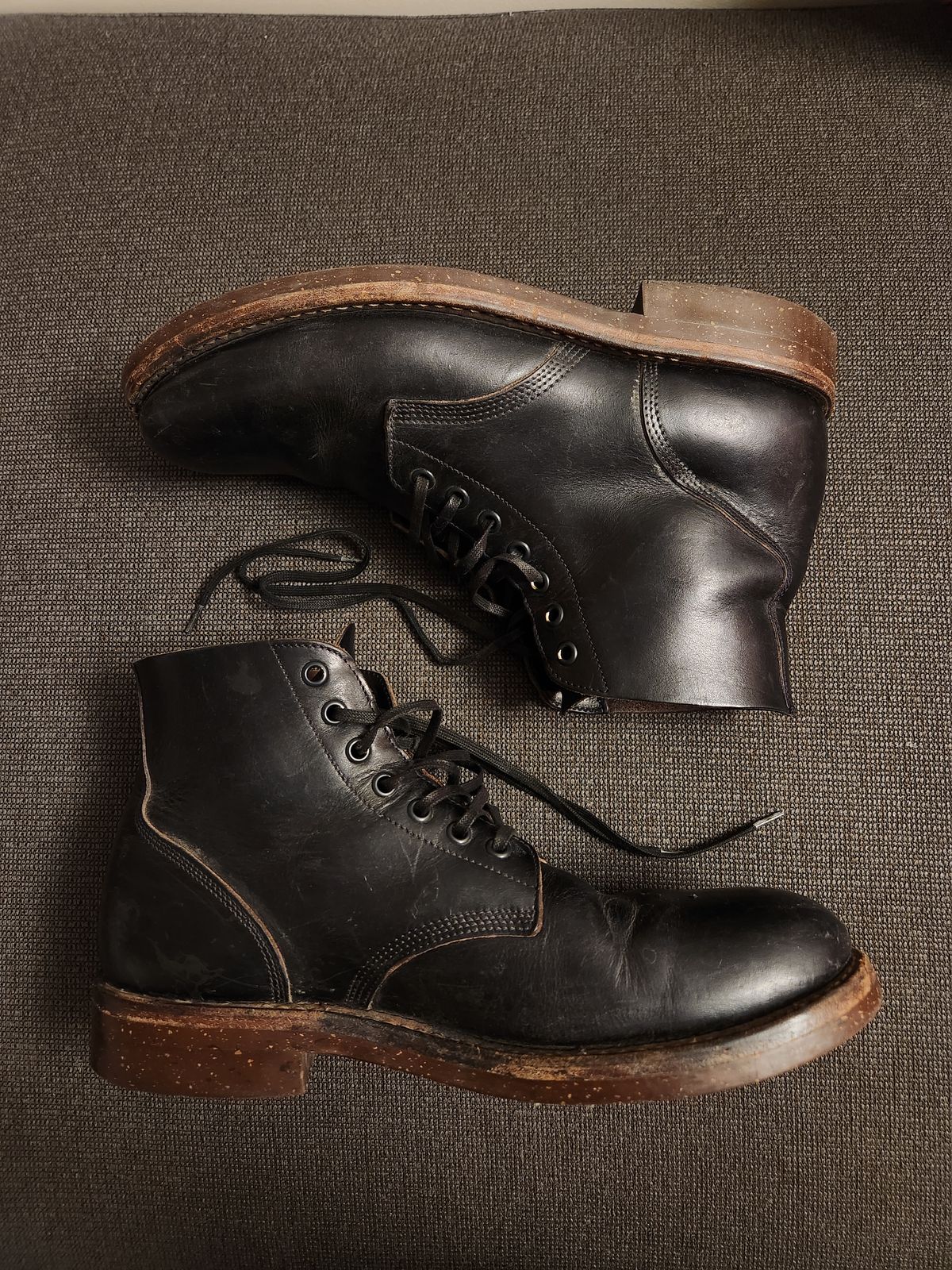 Photo by som1 on January 21, 2025 of the Oak Street Bootmakers Field Boot in Horween Black Chromexcel.