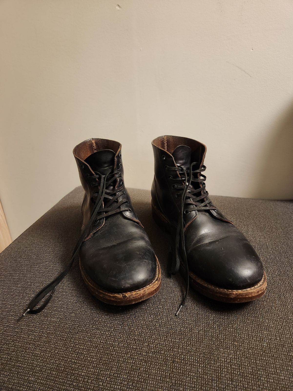 Photo by som1 on January 21, 2025 of the Oak Street Bootmakers Field Boot in Horween Black Chromexcel.