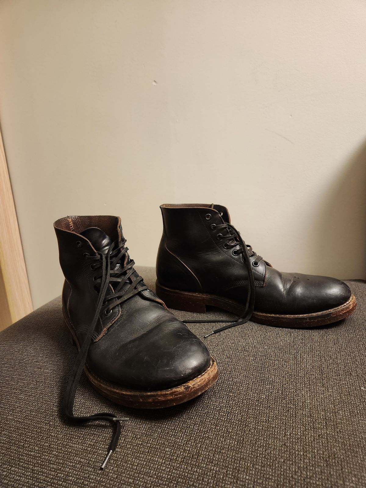 Photo by som1 on January 21, 2025 of the Oak Street Bootmakers Field Boot in Horween Black Chromexcel.