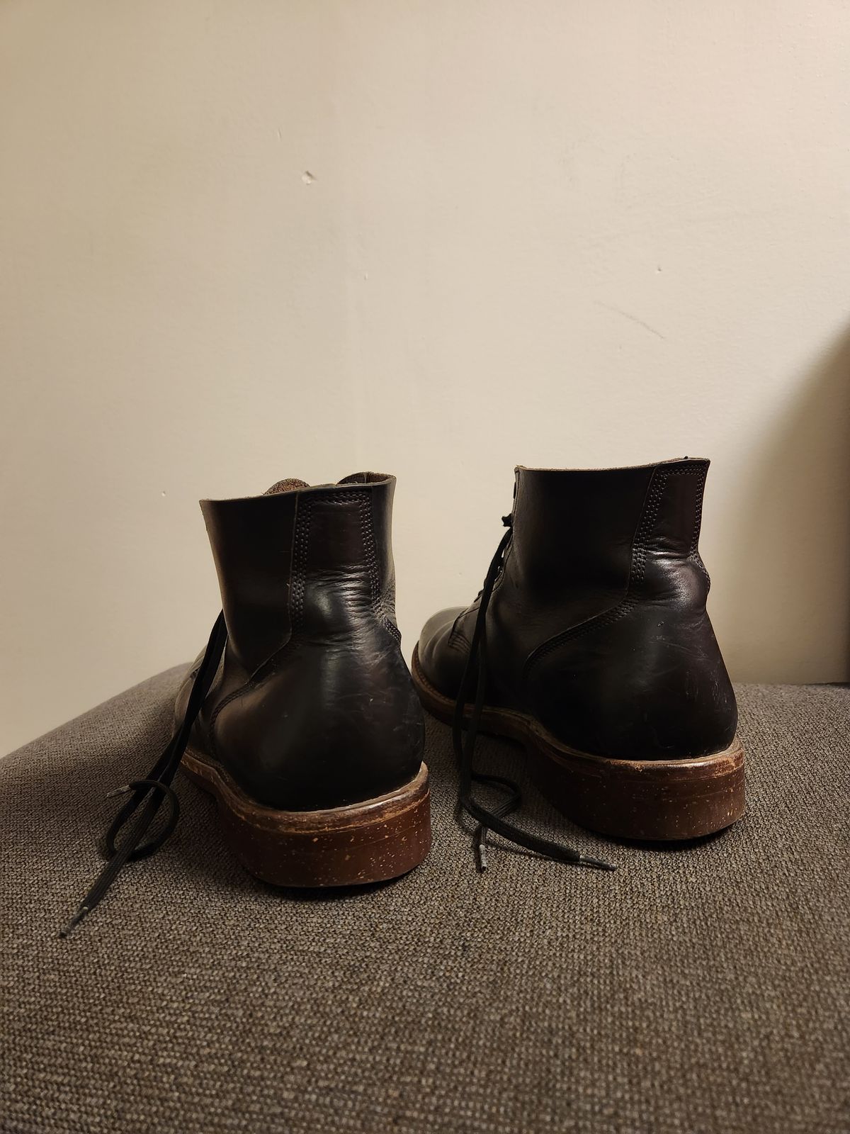 Photo by som1 on January 21, 2025 of the Oak Street Bootmakers Field Boot in Horween Black Chromexcel.