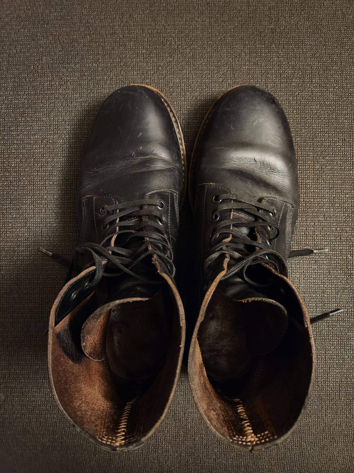 Photo by som1 on January 21, 2025 of the Oak Street Bootmakers Field Boot in Horween Black Chromexcel.