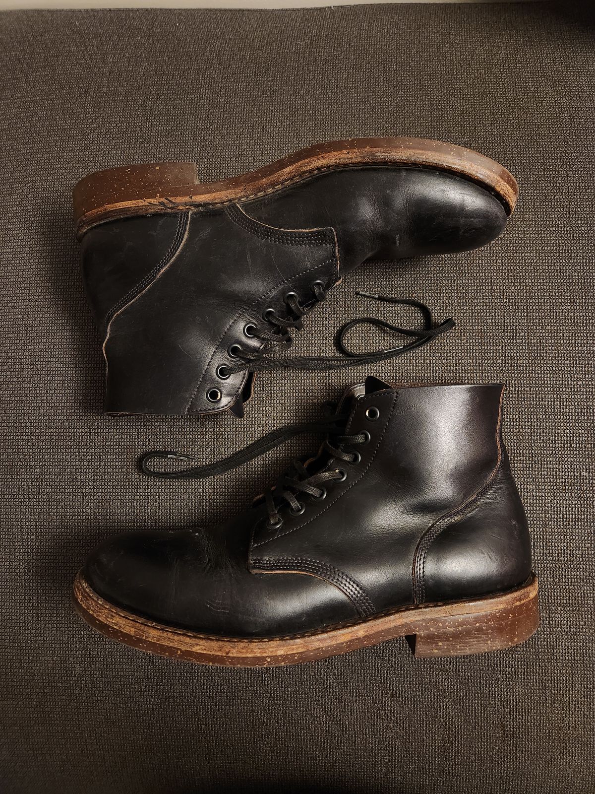 Photo by som1 on January 21, 2025 of the Oak Street Bootmakers Field Boot in Horween Black Chromexcel.